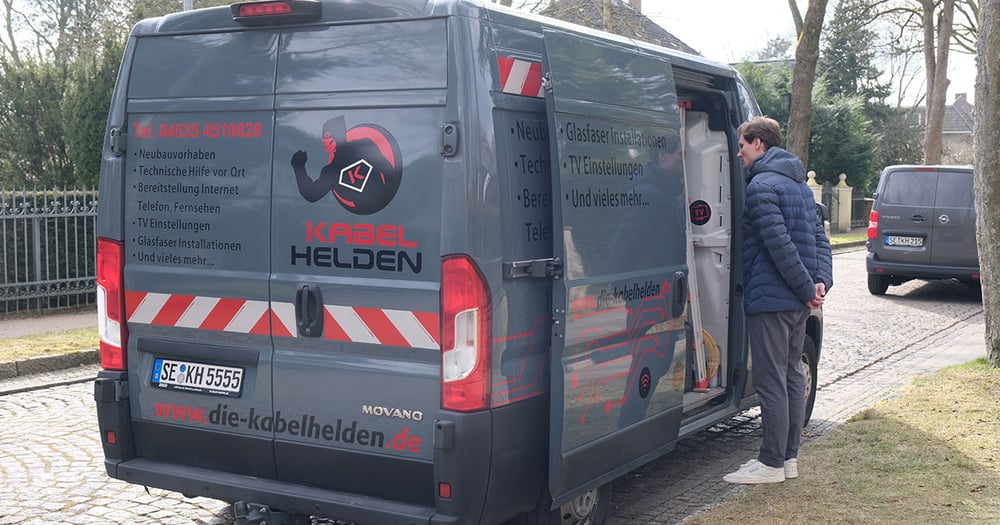 Die Kabelhelden installieren einen FTTH Anschluss bei unserem Außendienstler Niklas