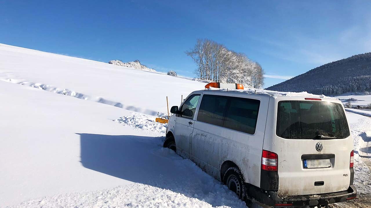 news-finn-hilft-im-tiefschnee-galerie-01_1280x1280