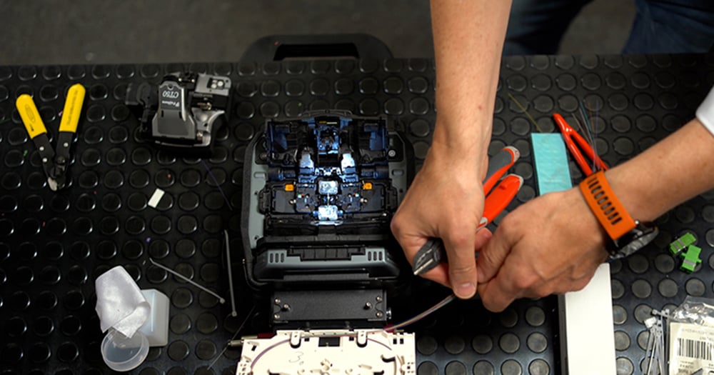 Opternus realisiert ein Fiber-to-the-Desk Projekt in der eigenen neuen Büroetage!